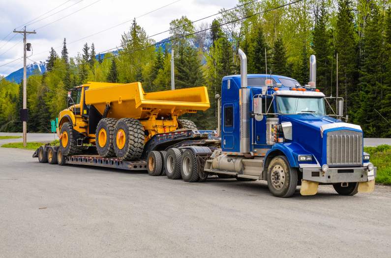 How to Source a Dependable Heavy Machinery Transportation Company