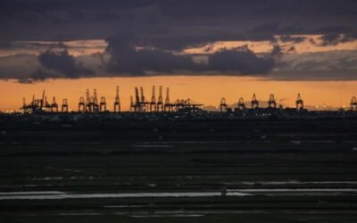 Shipping to Valencia, Spain: Full-Service Logistics Solutions for Heavy Equipment
