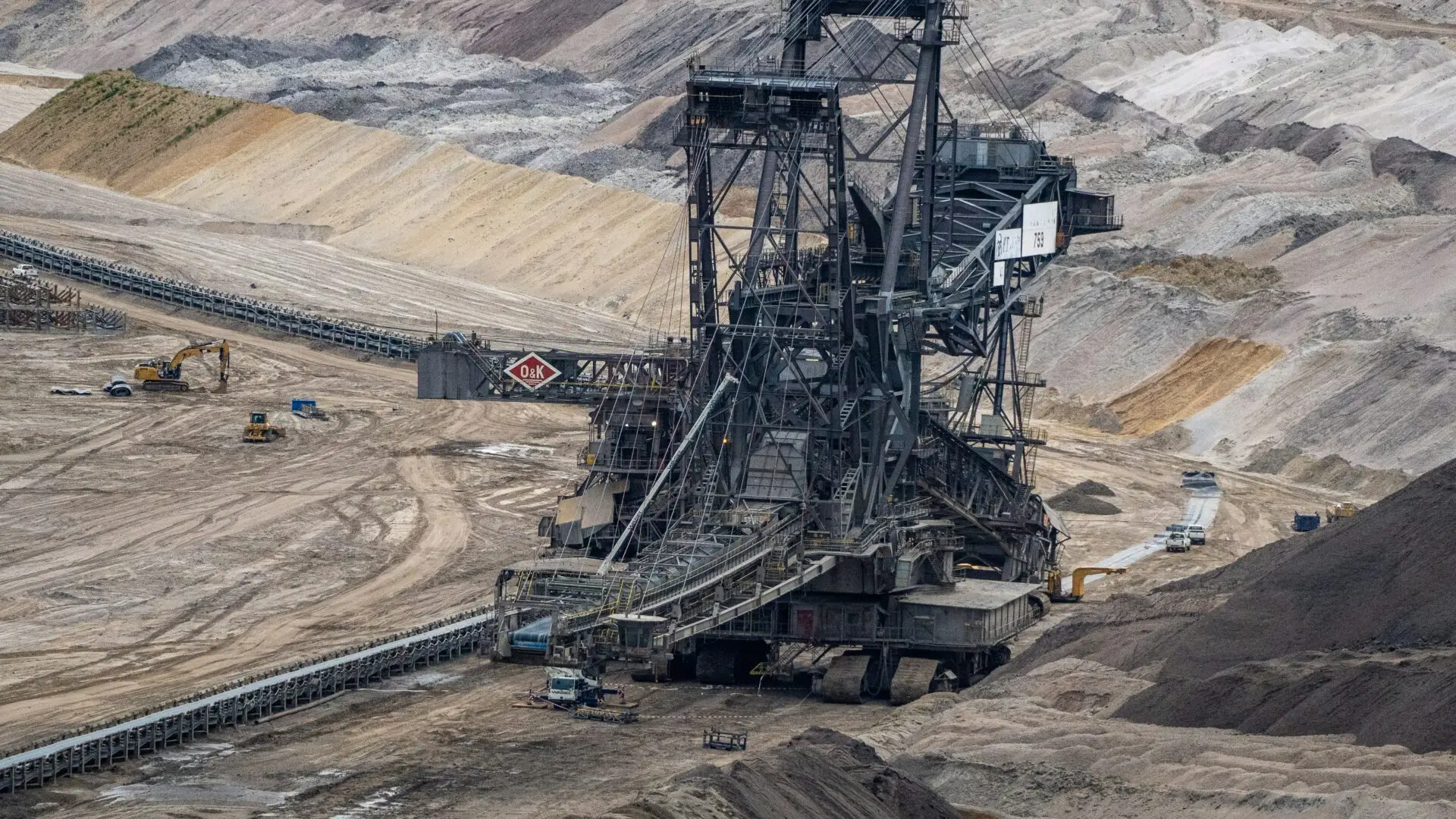 Mining conveyor system prepared for international freight