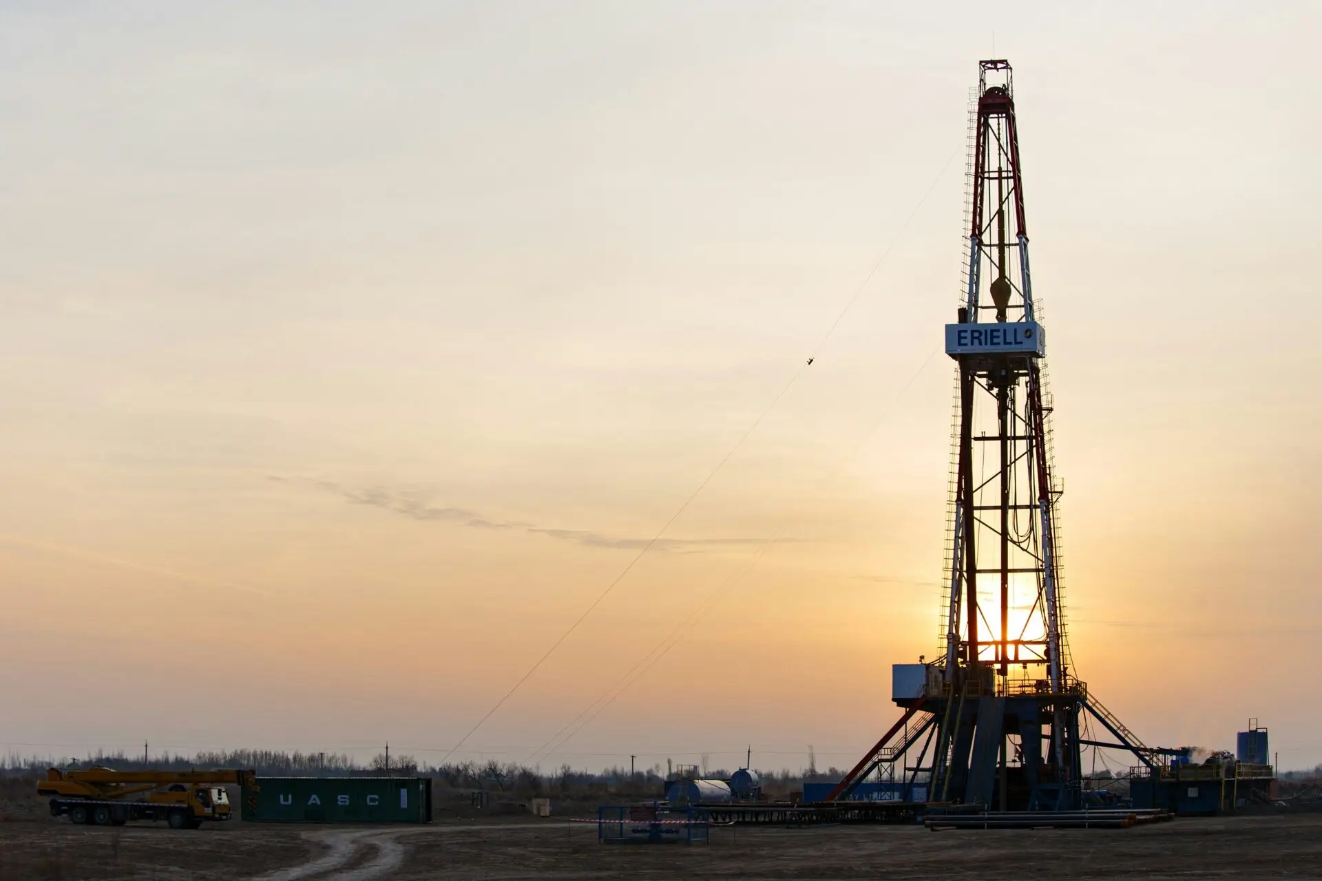 Wellheads and christmas trees prepared for oilfield shipping