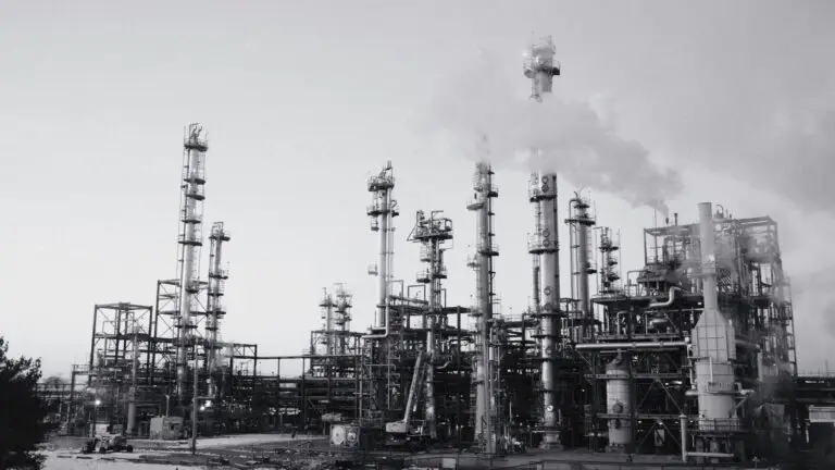 Coke Drums Prepared For Refinery Heavy-Lift Shipping