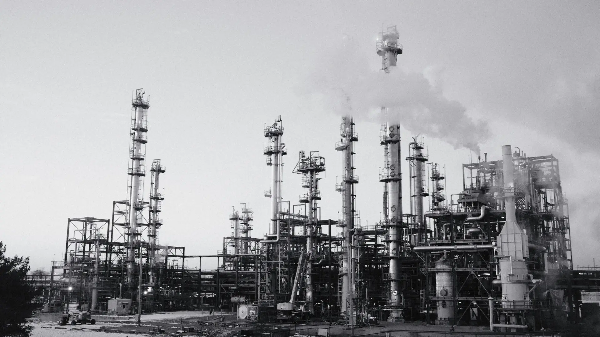 Coke drums prepared for refinery heavy-lift shipping