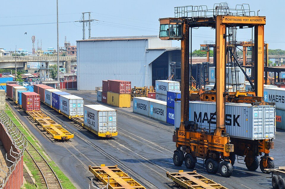 Straddle Carrier From Port Of Chittagong (05)